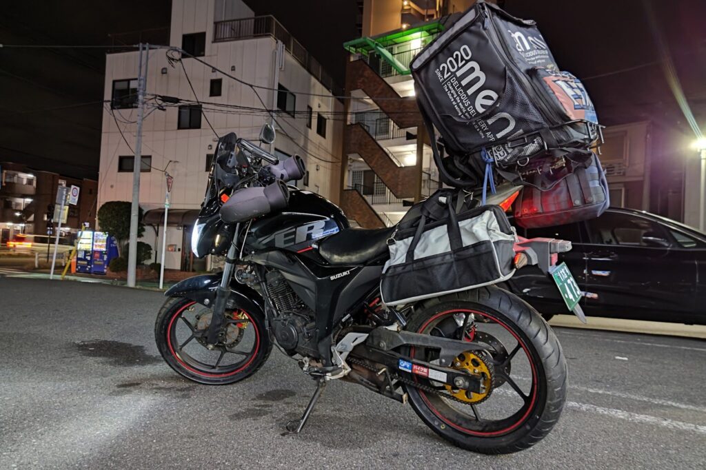 スズキのバイクでアクセサリー電源を取る方法 | エノキ電気ニュース